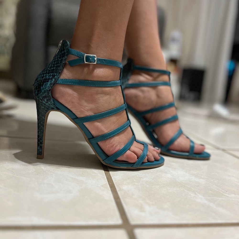 Christian Siriano for Payless Heels Teal with Snake Skin Print 4in